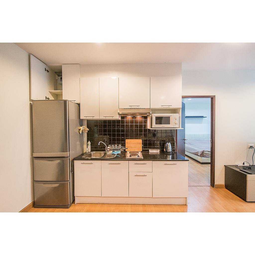  1 Bedroom Condo near BTS Ekamai 