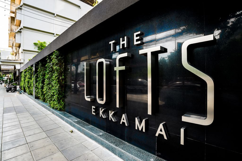 2 Bedrooms Condo near BTS Ekamai 